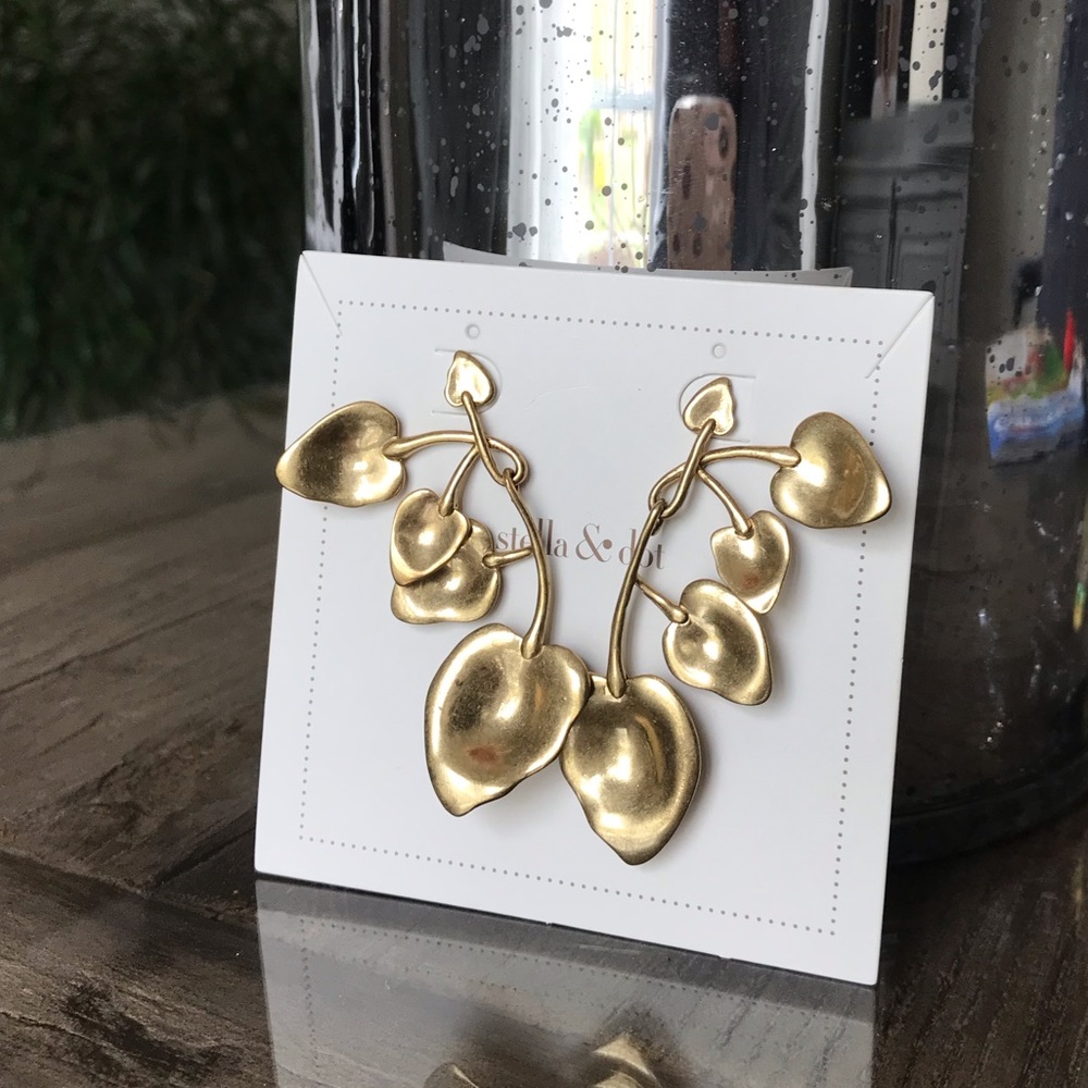 New Stella&Dot leaf earrings